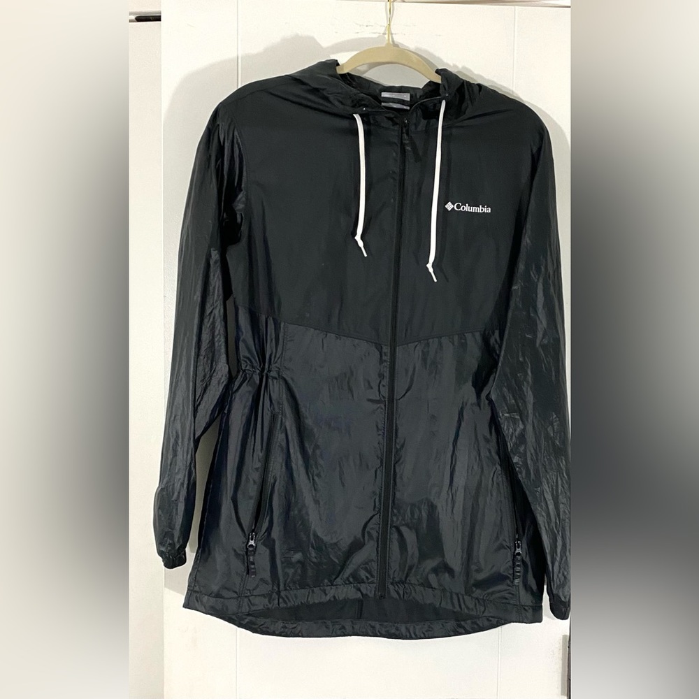Columbia light weight wind breaker.
